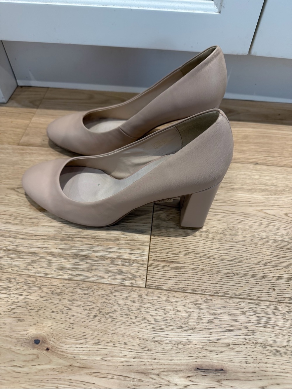 Le chateau flex size 40 Women's Nude Block Heel Pumps